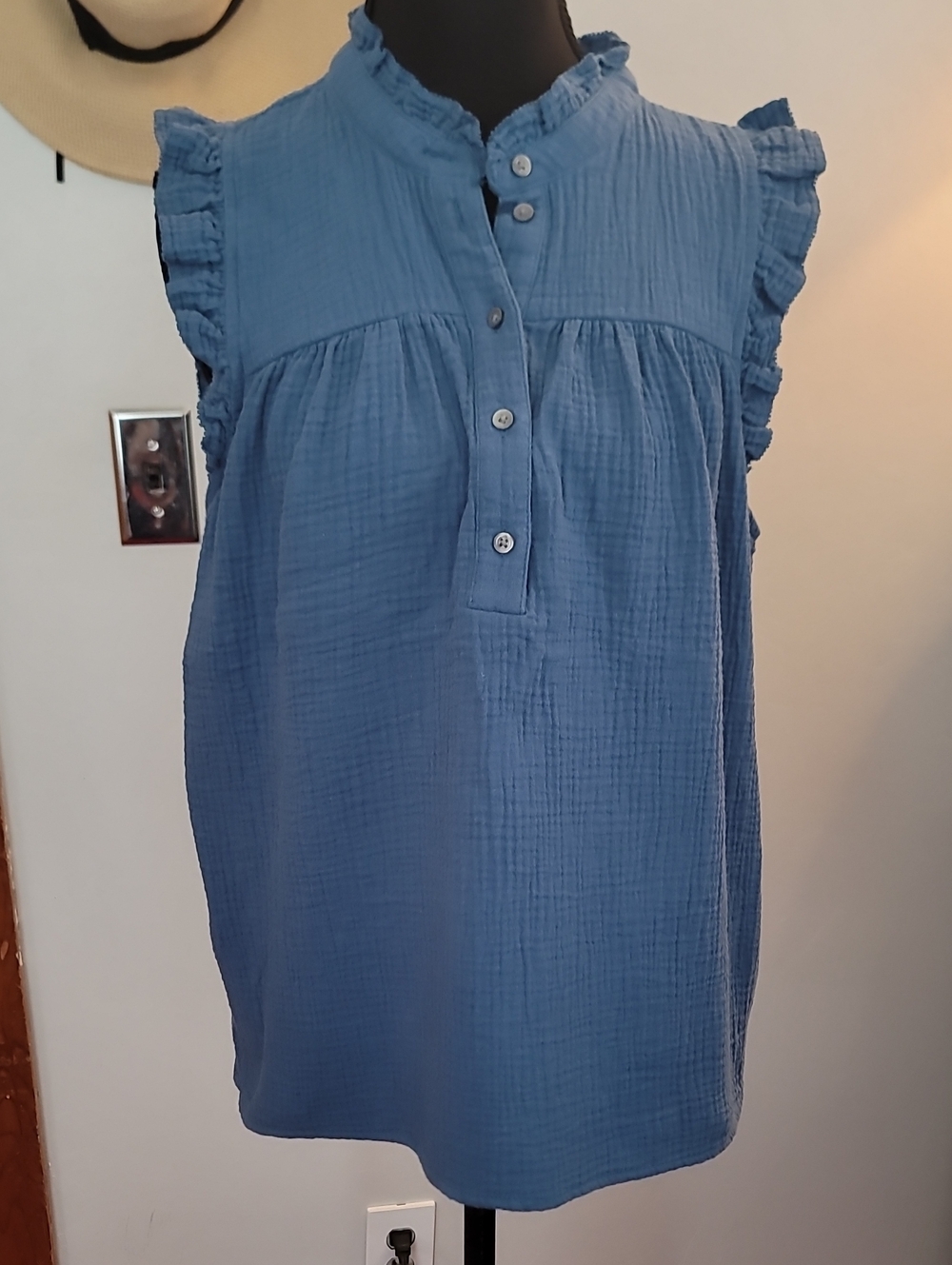 J. Crew Blue Ruffled Sleeveless Button-Front Camisole size med